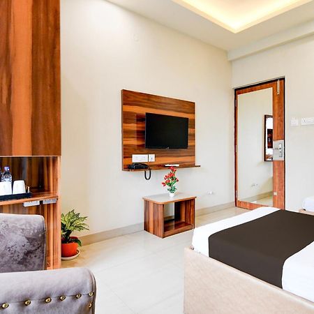 Super Hotel O Kaikhali Near Airport Kolkata Exterior photo