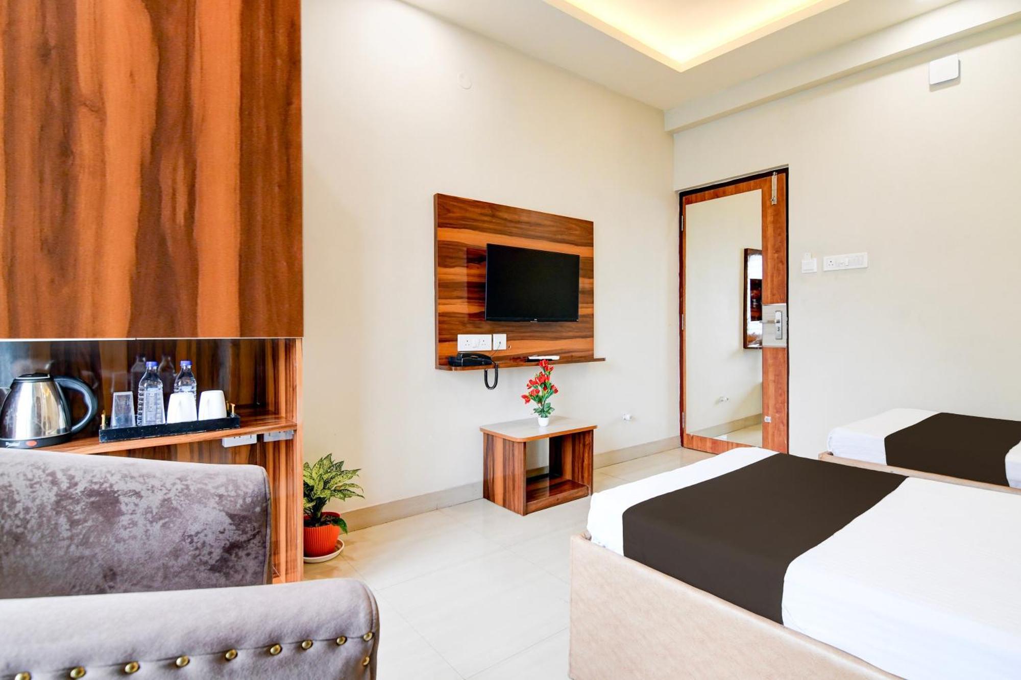 Super Hotel O Kaikhali Near Airport Kolkata Exterior photo